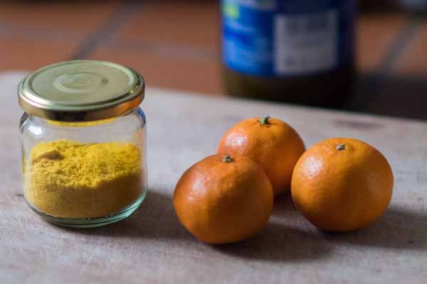 Mandarinenschalen pulverisiert